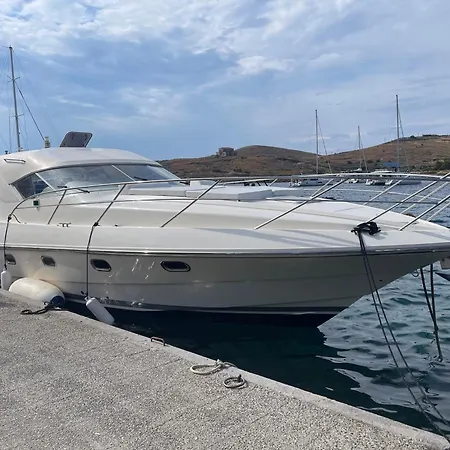 Botel Archipelagos Lavrion
